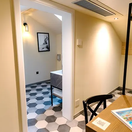 Seven Town House Boutique Отель