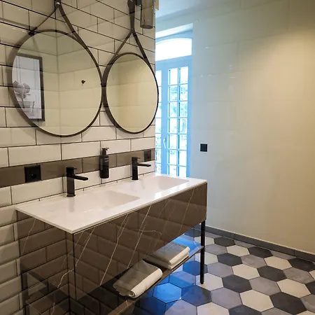 Отель Seven Town House Boutique 3*