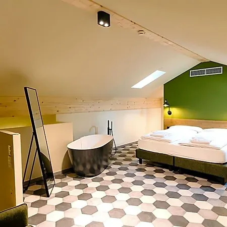 Отель Seven Town House Boutique 3*