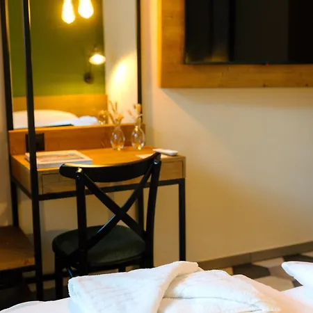 Отель Seven Town House Boutique 3*