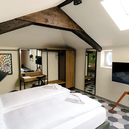 Отель Seven Town House Boutique Локарно