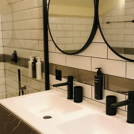 Seven Town House Boutique Отель Локарно